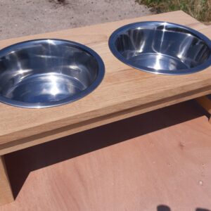 Porte gamelle pour chien en bois massif